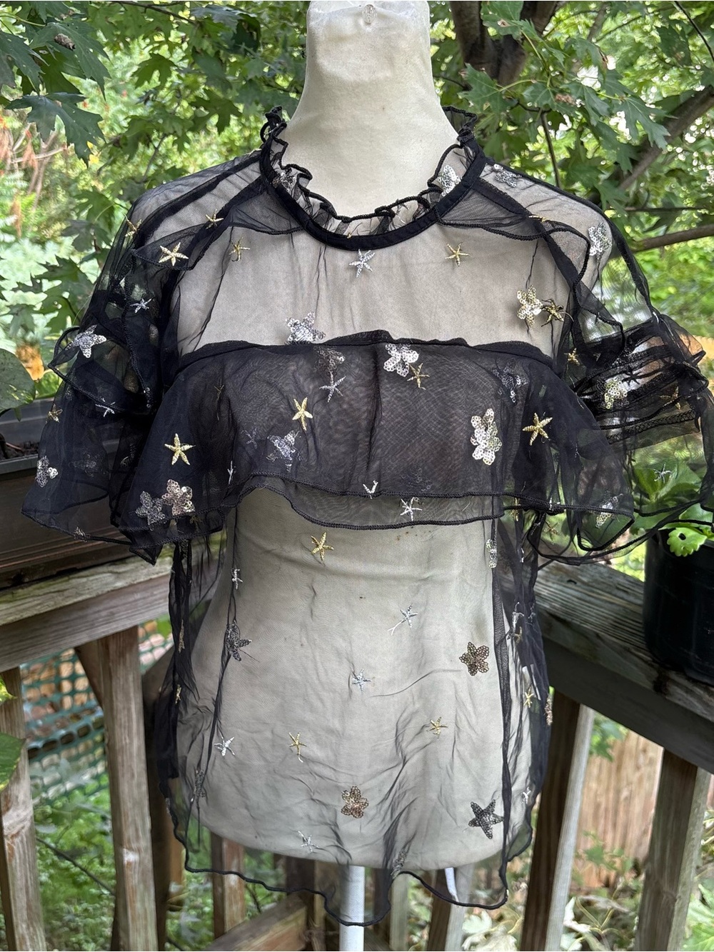 loveJ Black Sheer Mesh Star Embroidered Ruffle Sleeve Blouse Women’s M